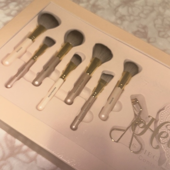 TikTok Viral Heartstopper Pink Makeup Brush Set - Picture 7 of 14